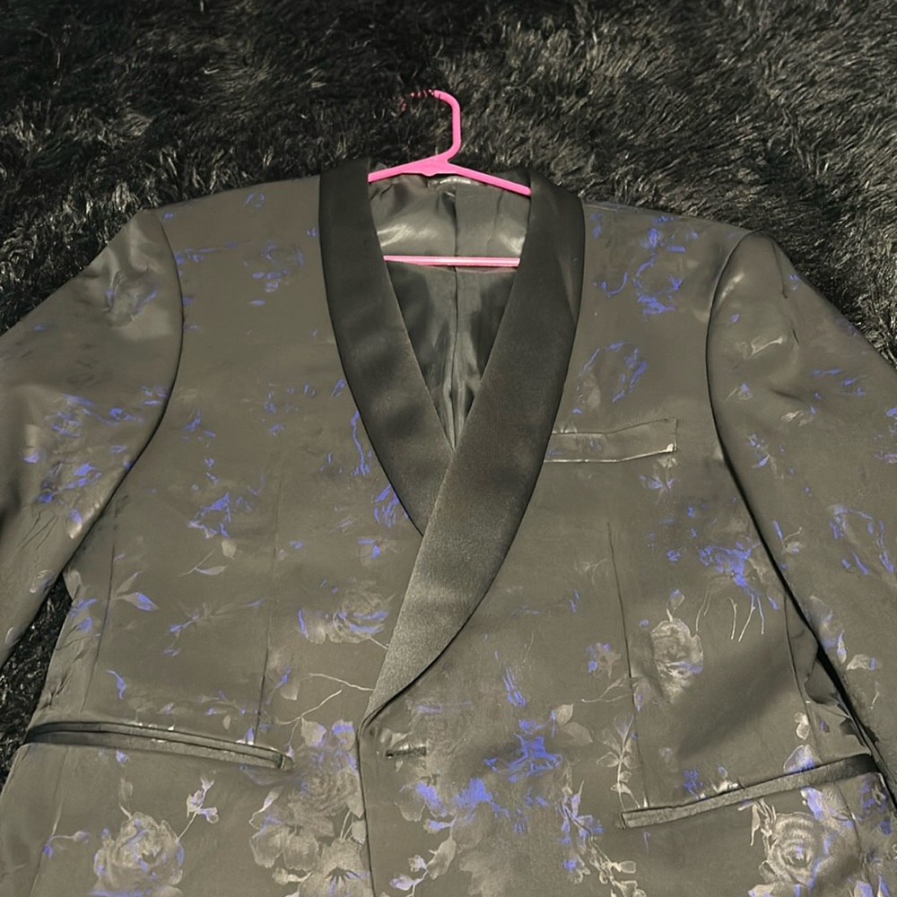 Egara Black Sportcoat with Bright Blue Floral Design 46R EyeCatching Elegance